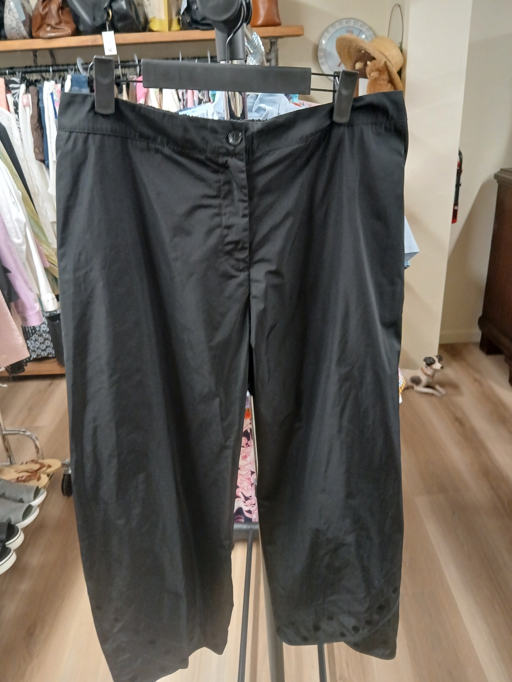 Women’s Black Wide-Leg Cropped Pants